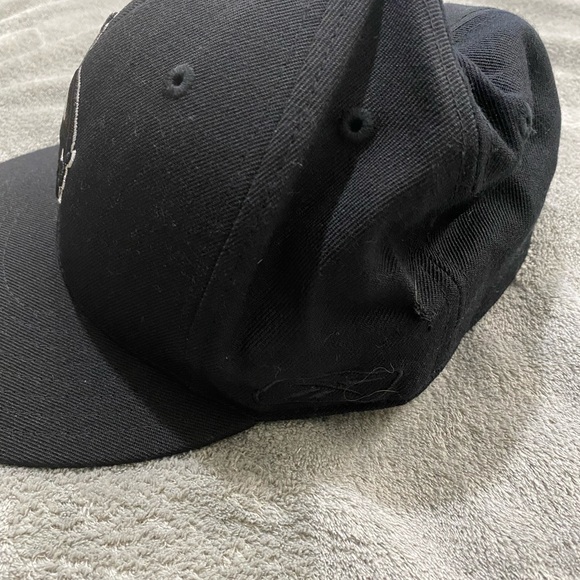 Reebok Headwear Minnesota Vikings Blacked Out Fitted Cap Size 7 3/8 - Picture 4 of 9